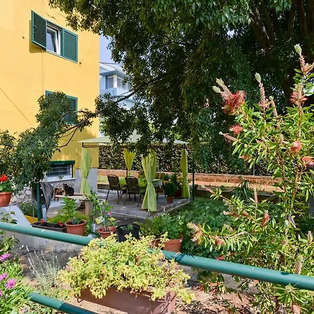 Apartment Mirana With Garden And Free Parking Zadar Room photo
