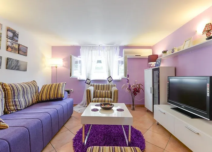 Apartment Mirana With Garden And Free Parking