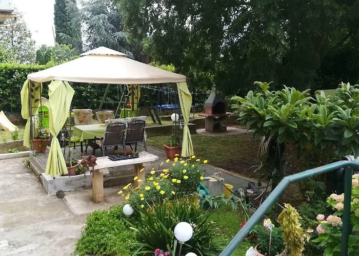Apartment Mirana With Garden And Free Parking