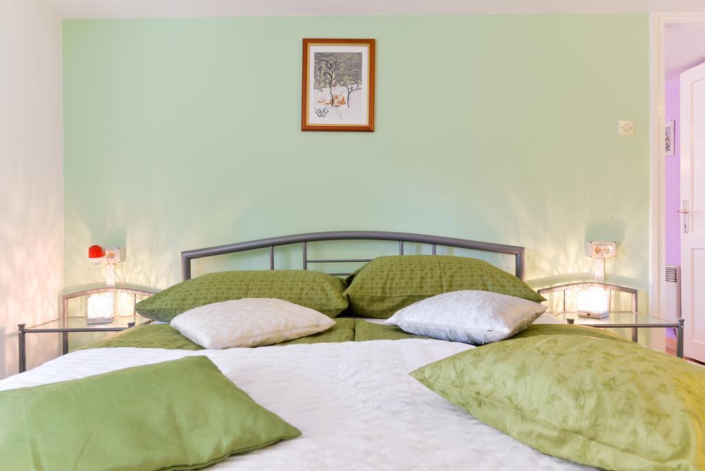 Apartment Mirana With Garden And Free Parking
