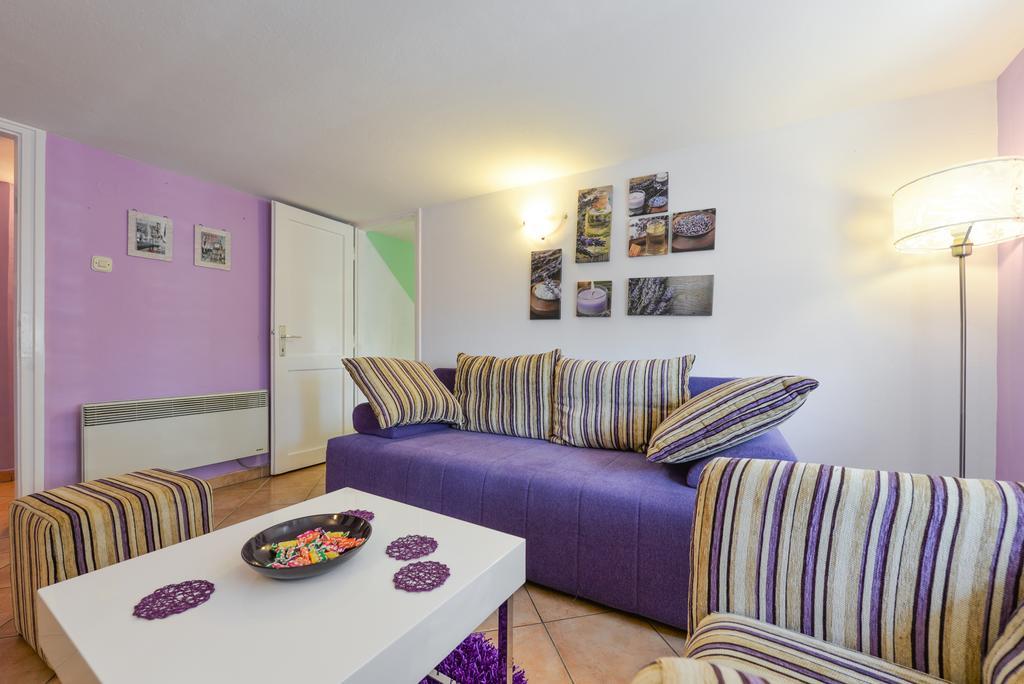 Apartment Mirana With Garden And Free Parking